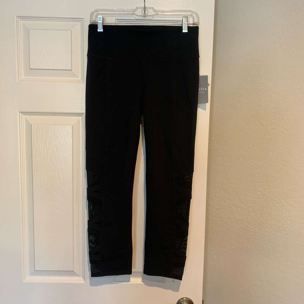 NWT Athleta High Rise Mesh Chaturanga Capri Size M-Tall - Picture 2 of 7